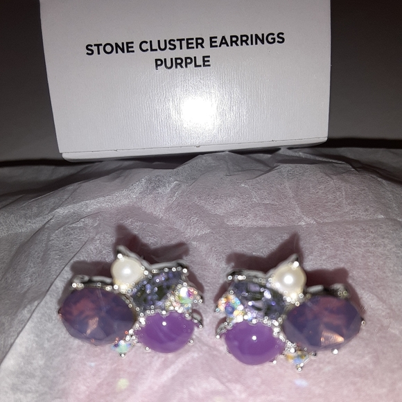 Avon Purple Stone Cluster Stud Silvertone Earrings - Picture 3 of 5